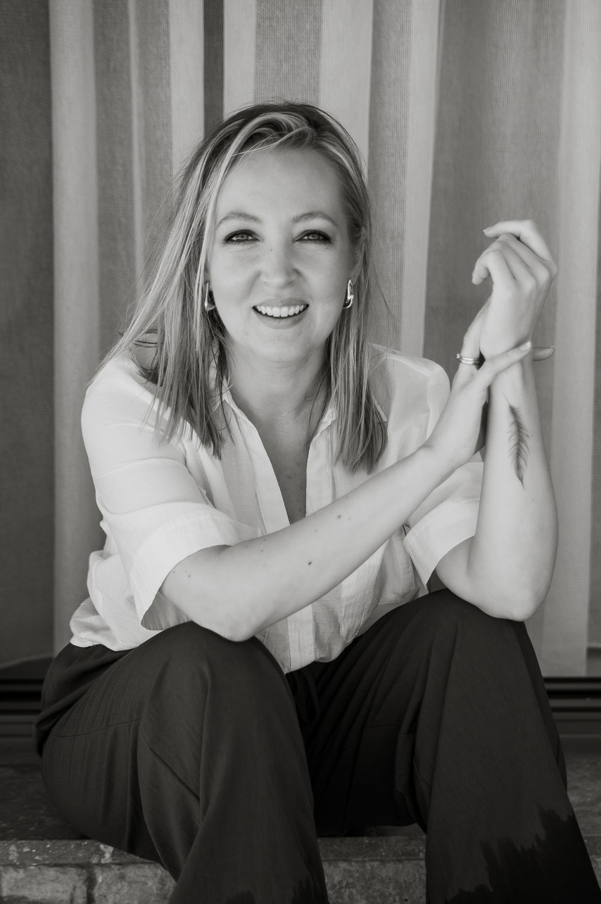 Tanja Naumann, Make-up Artist in Augsburg, begleitet Frauen im persönlichen Schminkkurs zu mehr Sicherheit und Ausstrahlung.