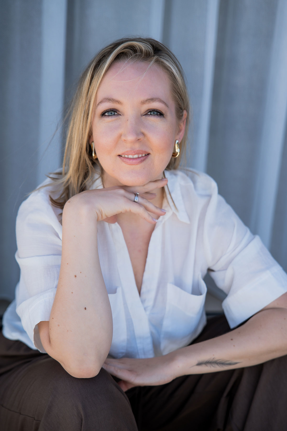 Tanja Naumann, Make-up Artist in Augsburg, begleitet Frauen im persönlichen Schminkkurs zu mehr Sicherheit und Ausstrahlung.